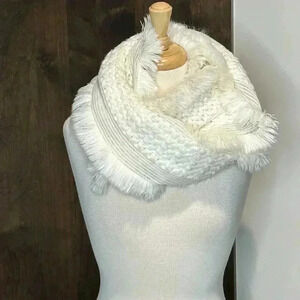 NWOT Cejon infinity scarf white scarf knit with fringe